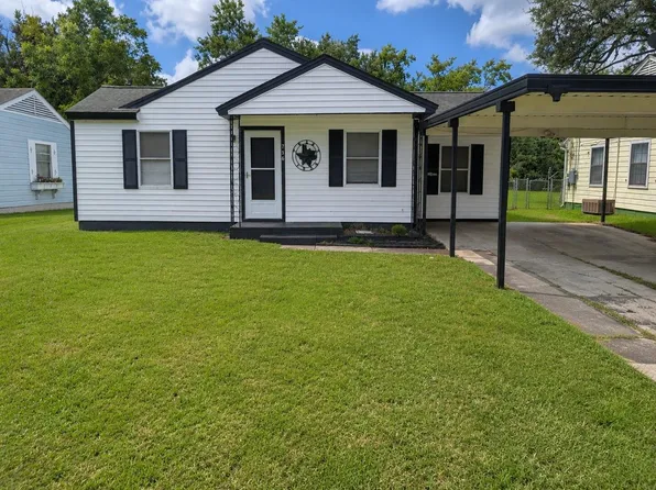 736 Kyle St, Angleton, TX 77515