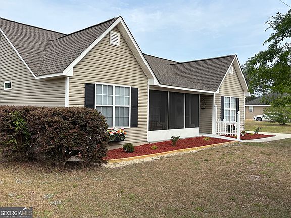 3rd image of 6663 Pine Ridge Cir