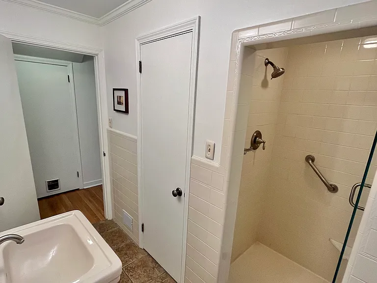 162 Mayfair Dr — Photo 34