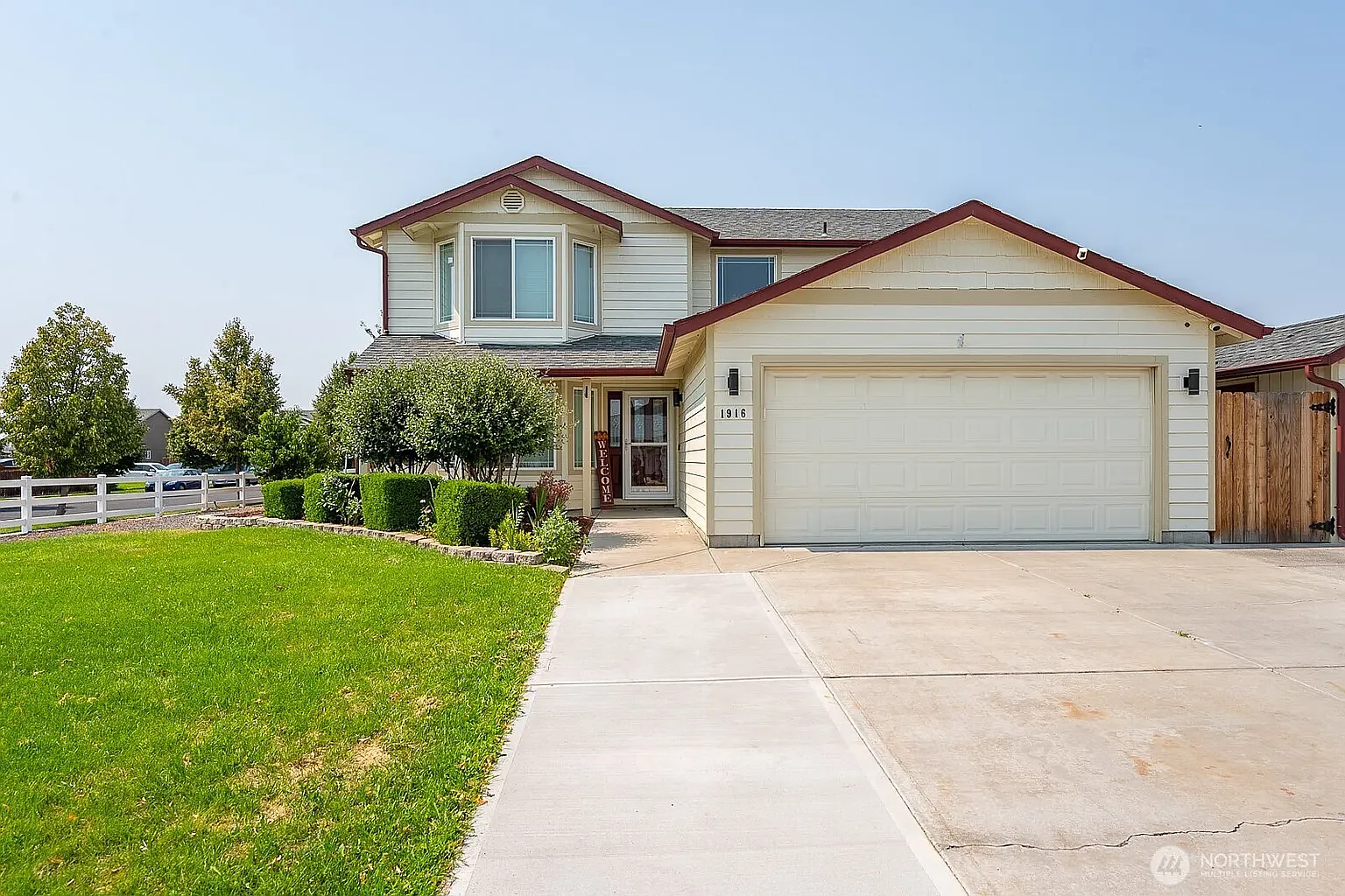 4 bed, 2.5 bath, 2232 sqft, $2,350 — Photo 1