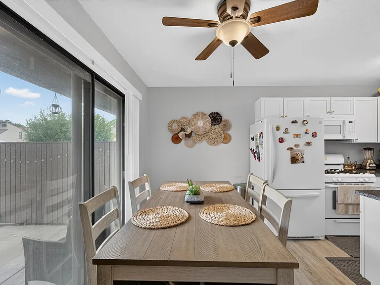 1421 W Edgerton Ave — Photo 6