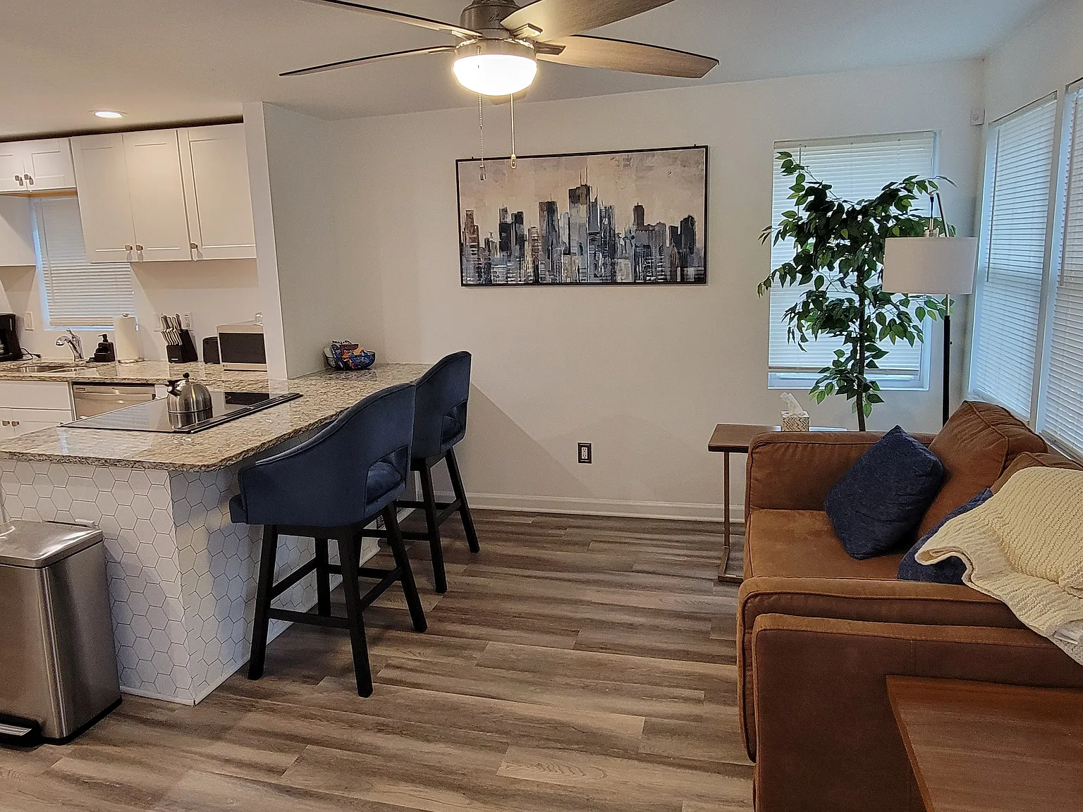 3 bed, 1081 sqft, $2,200 — Photo 2