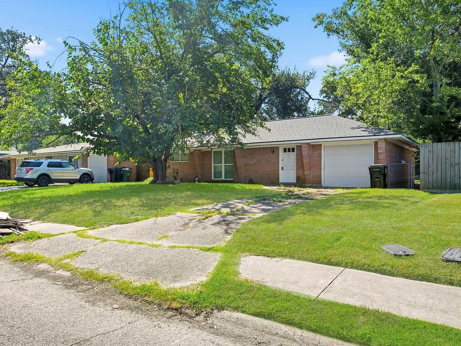 3 bed, 1.0 bath, 1112 sqft, $1,895 — Photo 3