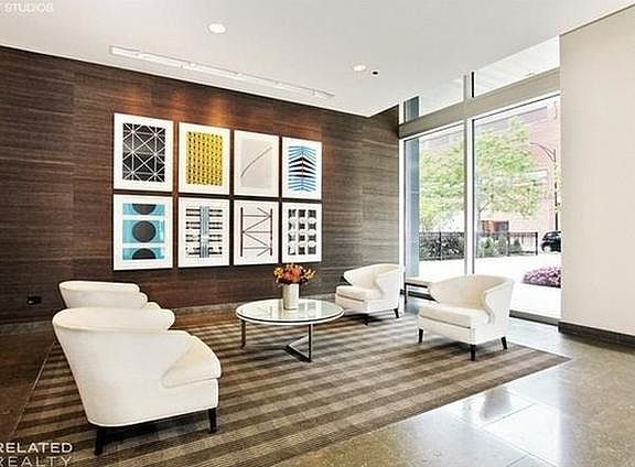4th image of 1901 S Calumet Ave #2002