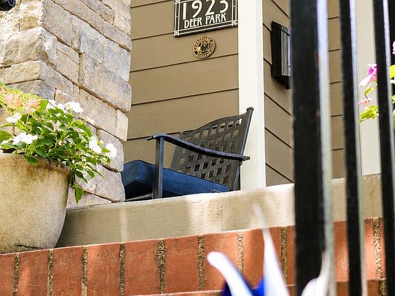 4th image of 1923 Deer Park Ave