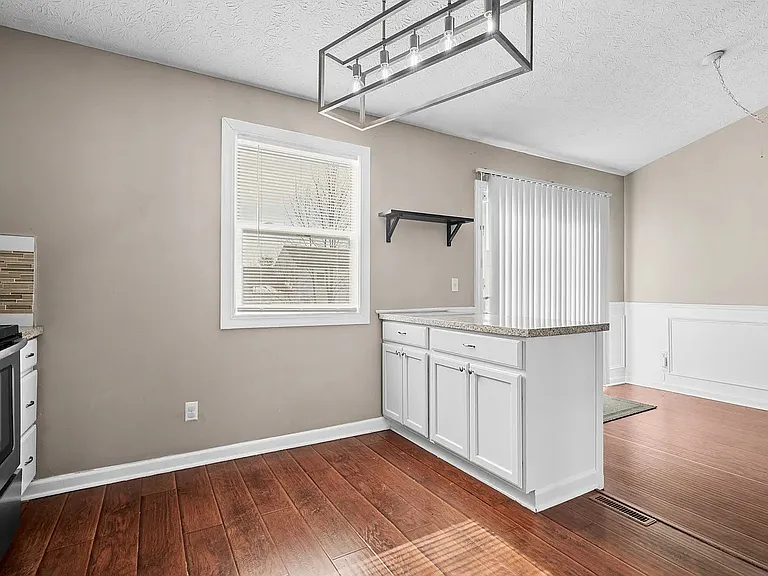 6069 Northbend Dr — Photo 7