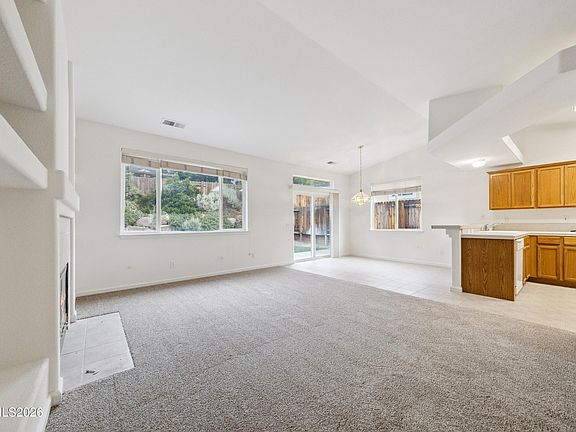 5th image of 835 Valley Crest Dr