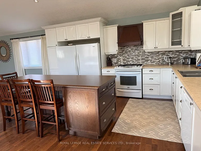 100 Essa Rd #UPPER LEVEL — Photo 9