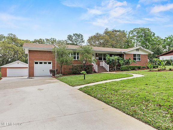 3rd image of 1537 E HOLLY OAKS LAKE Road