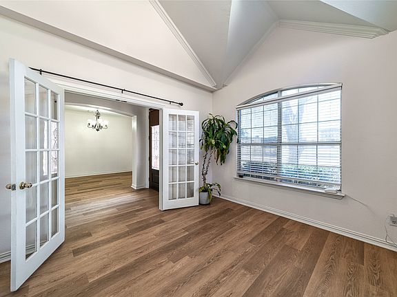 5th image of 3812 Oxbow Creek Ln