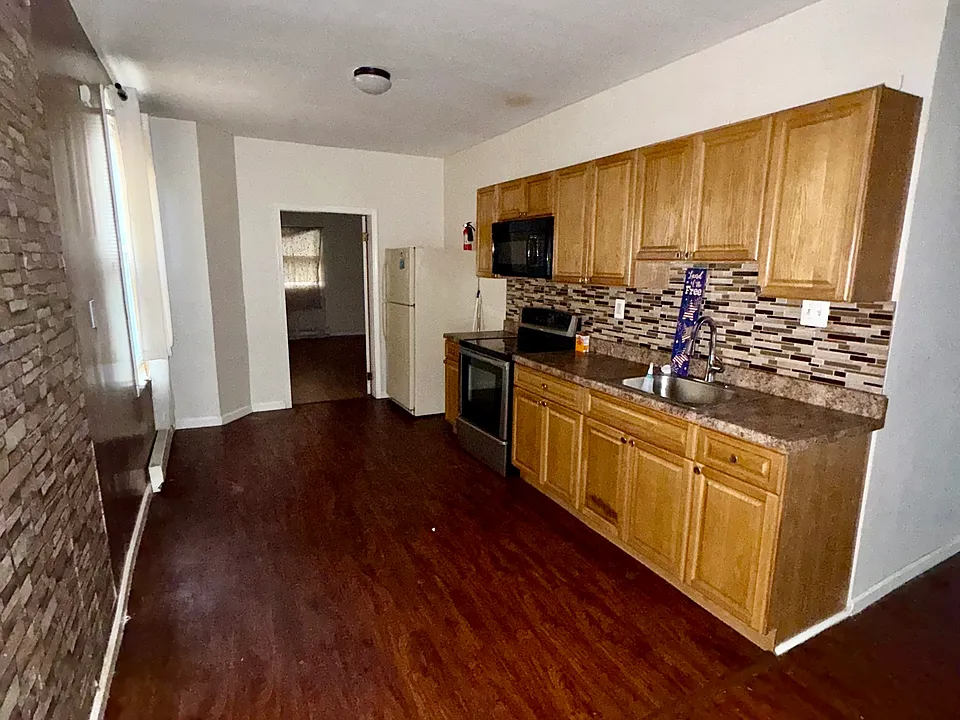 209 S 4th St #1