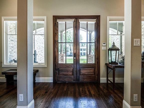 4th image of 2737 Farmers Branch Ln