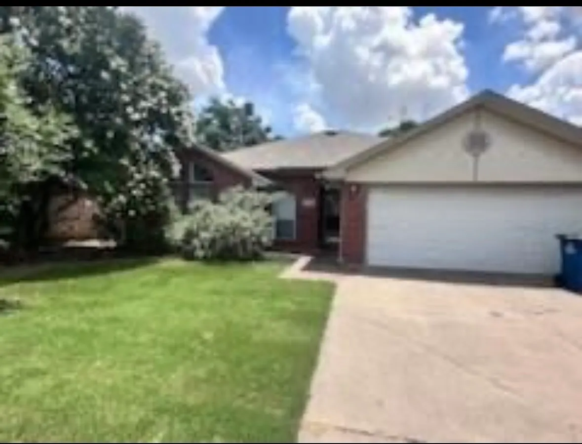 4 bed, 1507 sqft, $2,400 — Photo 1
