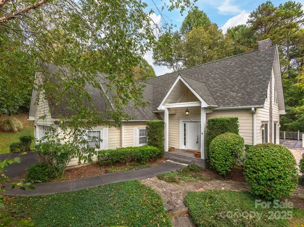 221 Wind Whisper Dr, Asheville, NC 28804