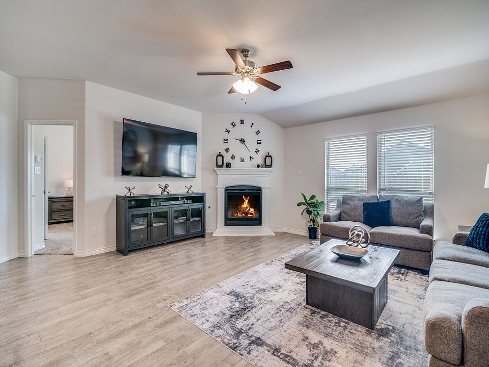 1st image of 4215 Bullock Ln