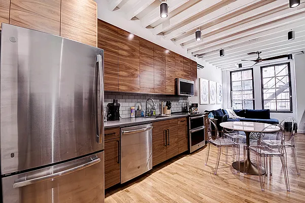 Rented by Urbane Brokerage | media 35