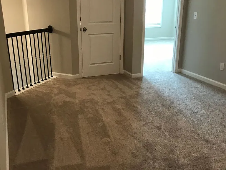 1302 Endicott Ct — Photo 4