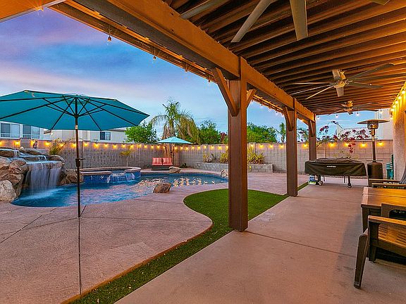 Resort-style backyard!