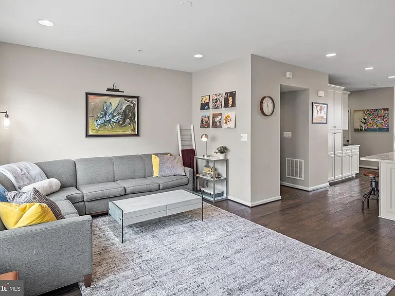1310 Jackson St #1 — Photo 3