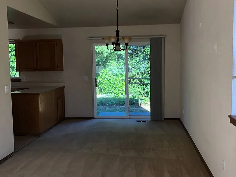 749 SW Regency Dr — Photo 3