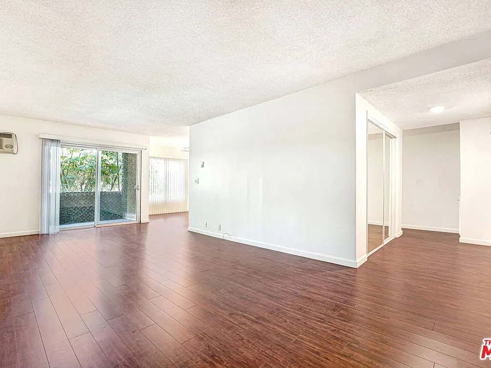 919 N Alfred St #203