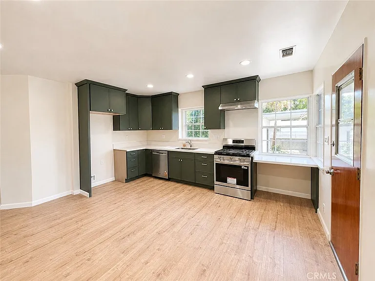 540 Crosby St — Photo 3