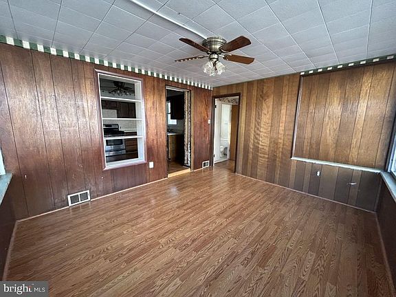5th image of 11924 Montgomery Ln