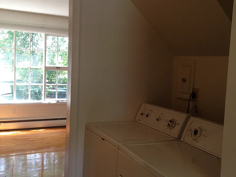 323-349 E Walnut St — Photo 12