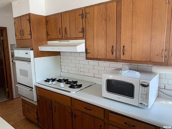 5th image of 1026 Island Ln