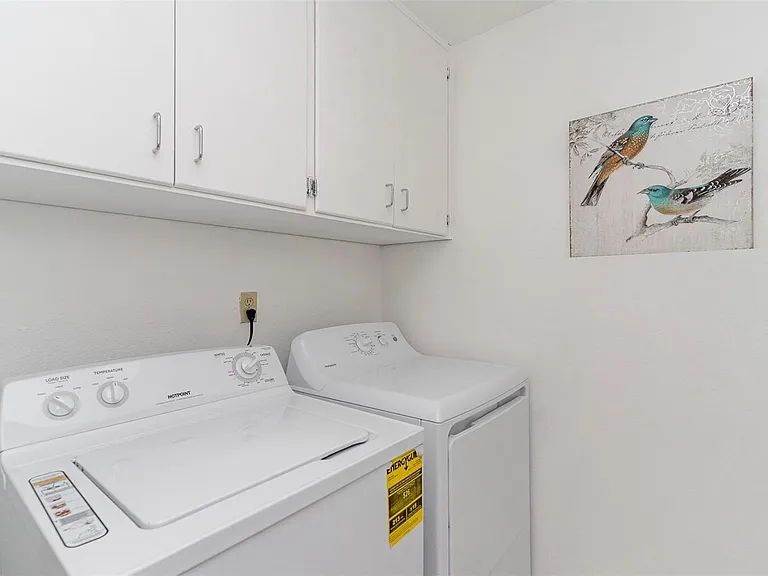 10211 NE 16th Pl #R8 — Photo 19