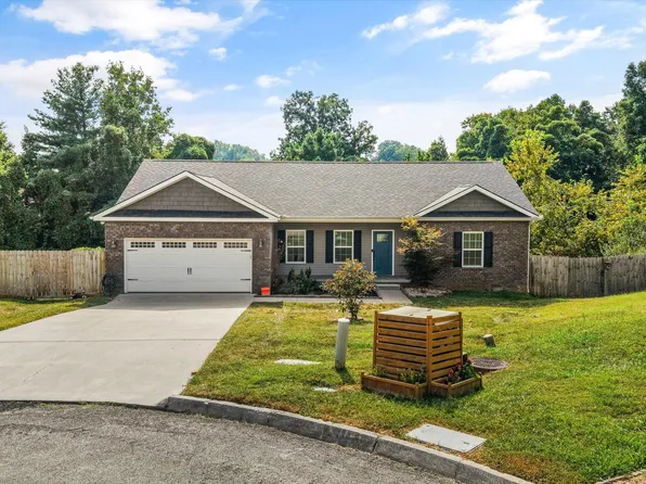 2000 Country Brook Ln, Knoxville, TN 37921
