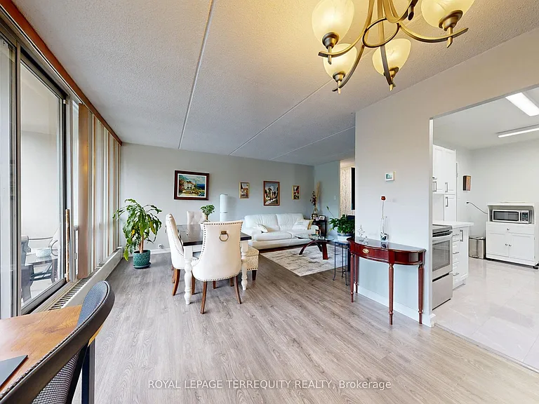 2 Glamorgan Ave #212 — Photo 2