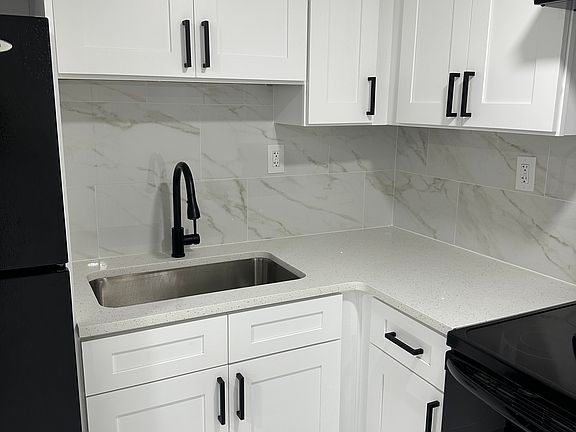 3rd image of 1805 Reynolds Rd APT 02