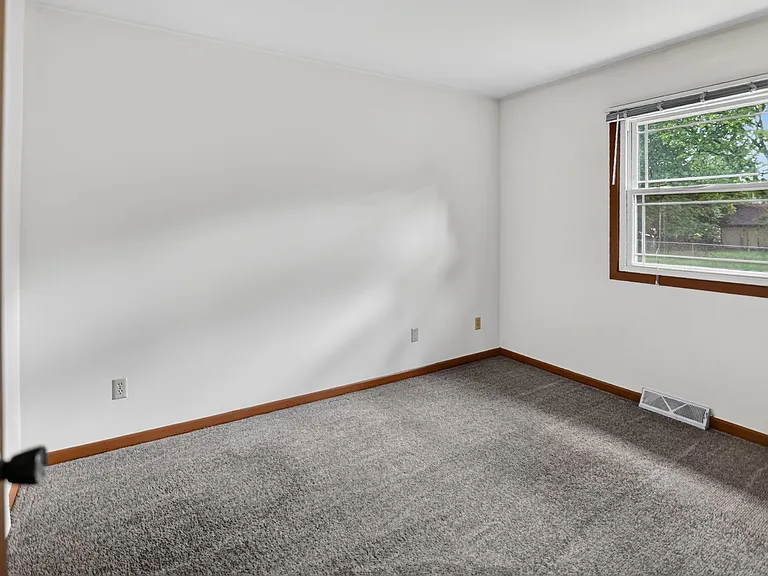 10 Brompton Cir #10 — Photo 22