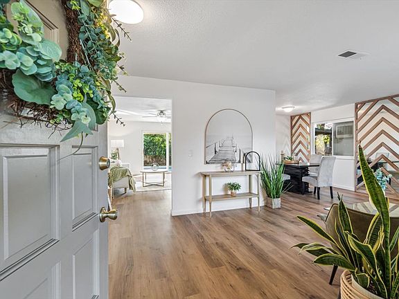 4th image of 1301 Holmes Court