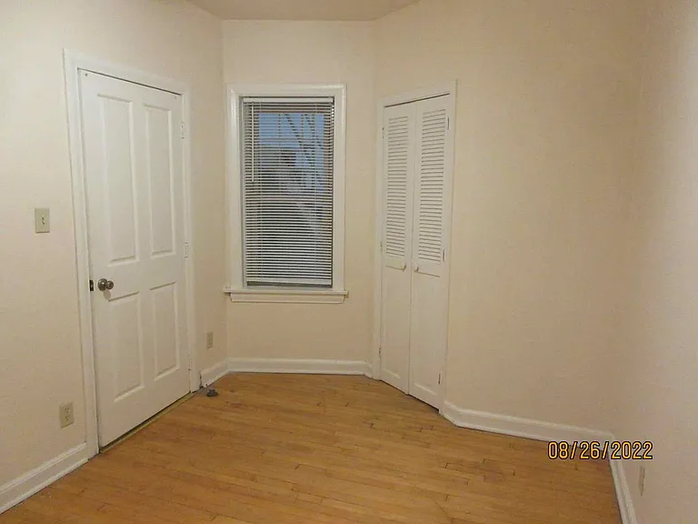 1982 N Prospect Ave #1B — Photo 9
