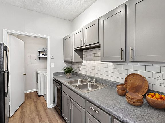 2nd image of 820 Hampton Rd #2607