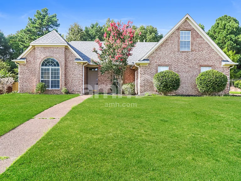 8500 Wolf Trace Ln — Photo 1