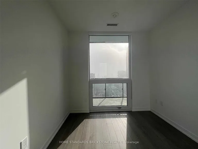 39 Roehampton Ave #2403 — Photo 4