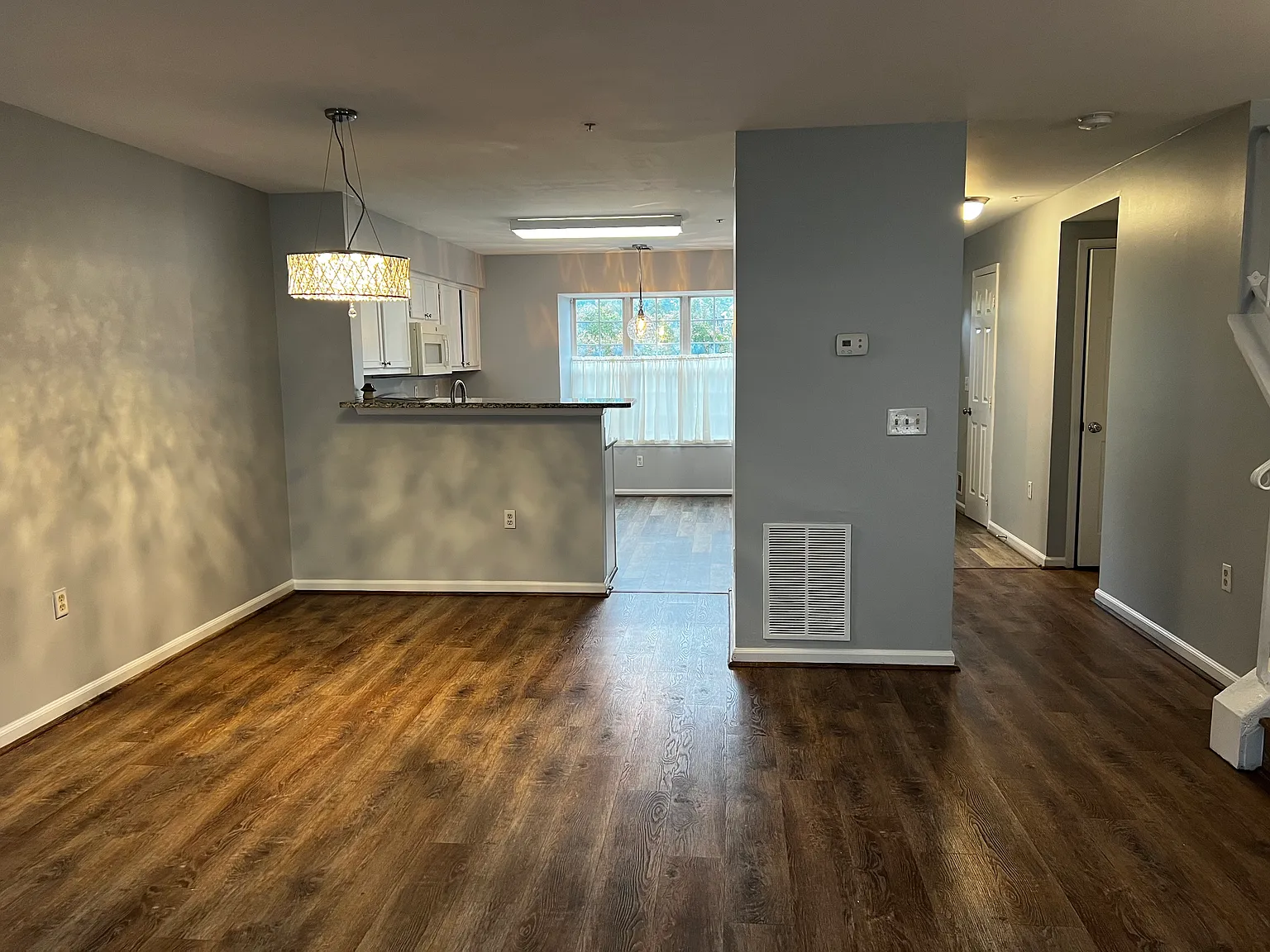 3 bed, 2.5 bath, 1400 sqft, $2,700 — Photo 2