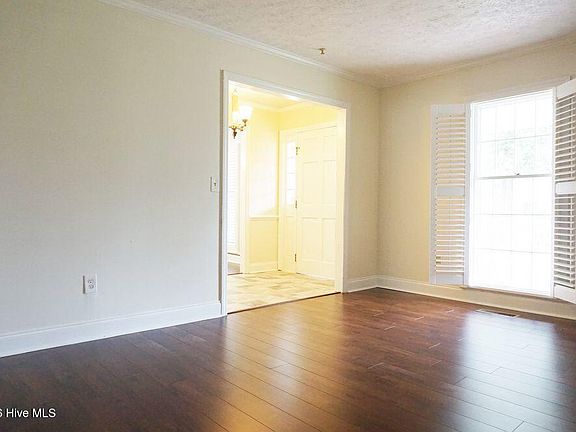 4th image of 318 Foxhall Court