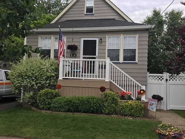 1st image of 8-14 Oak St #1X