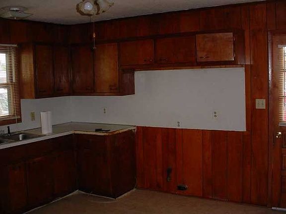 2nd image of 2717 E Yellowstone Dr
