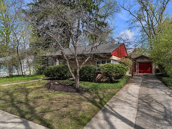 3rd image of 803 Barton Dr