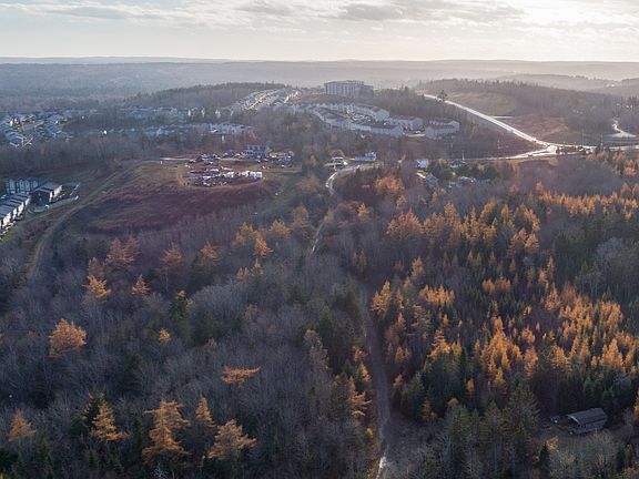 5th image of 1465 Sackville Dr