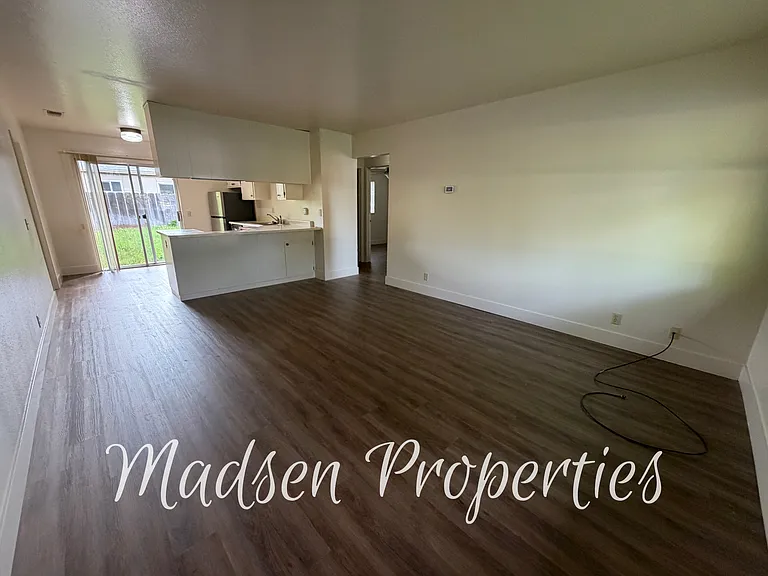 205 W Lassen Ave #12 — Photo 4