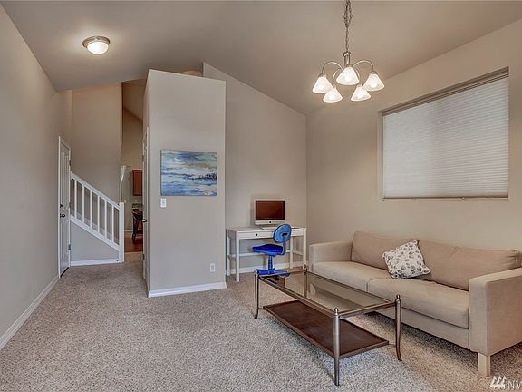 Sitting area/office.