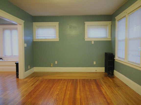 2nd image of 132 Norfolk St Floor 1