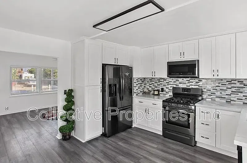 2 bed, 1.0 bath, 780 sqft, $3,000 — Photo 3