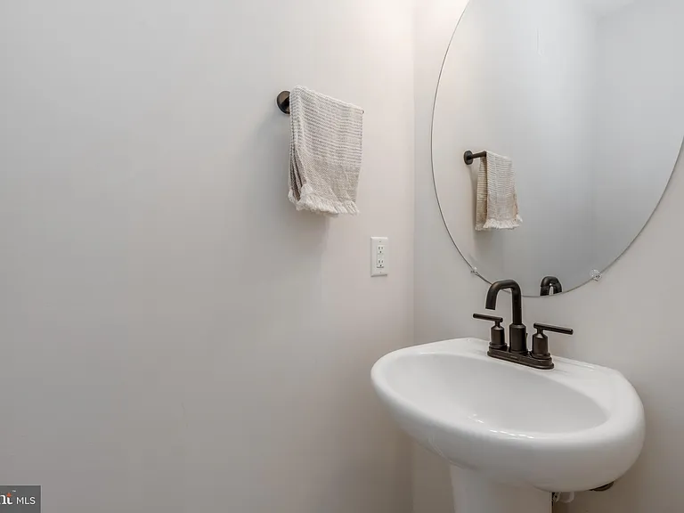 1210 Parker Blvd — Photo 17